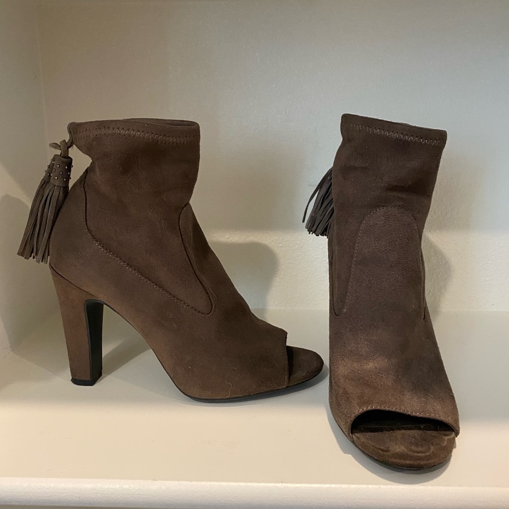 Vince Camuto Calissa Peep Toe tassel Bootie